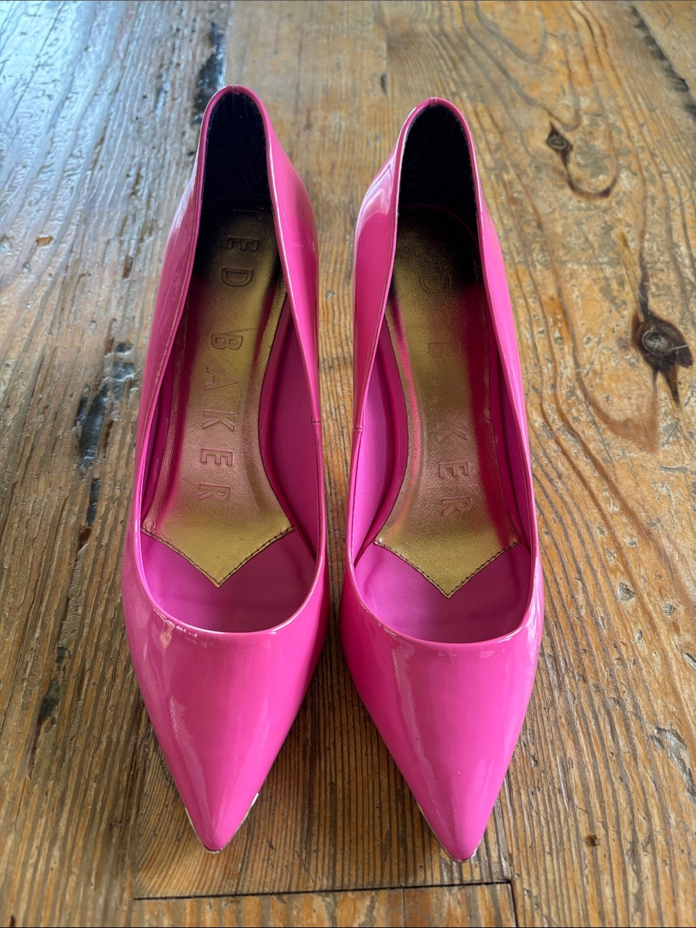 Ted Baker Hot Pink Patent Pointed-Toe Pumps size 38.5